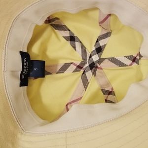Burberry bucket hat